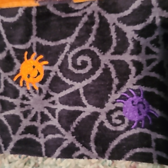 BUNDLE OF 2 HALLOWEEN HAND TOWELS - Picture 3 of 7